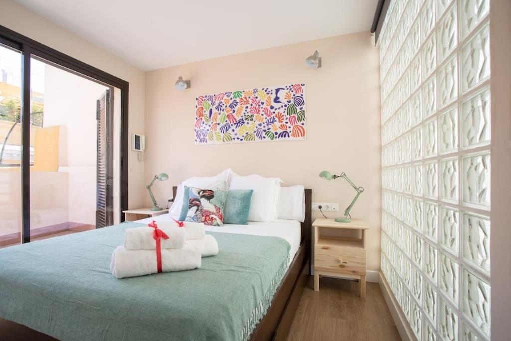 Appartamento ESSE Ático. Precioso ático con terraza en pleno centro Siviglia Esterno foto
